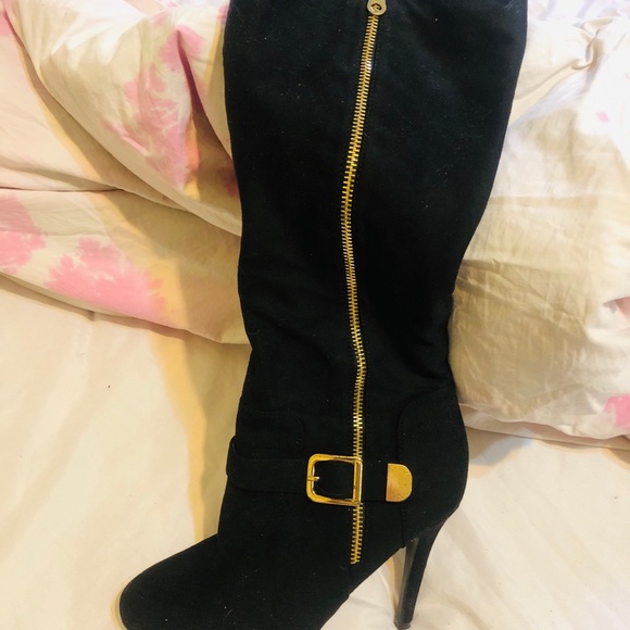 High Heels Women’s Suede Boots with Gold Accents - Picture 4 of 7